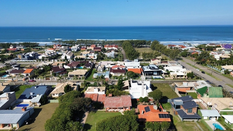 Casa com 2 terrenos - Pertinho do Mar!: 3ª foto da galeria de imagens do imóvel
