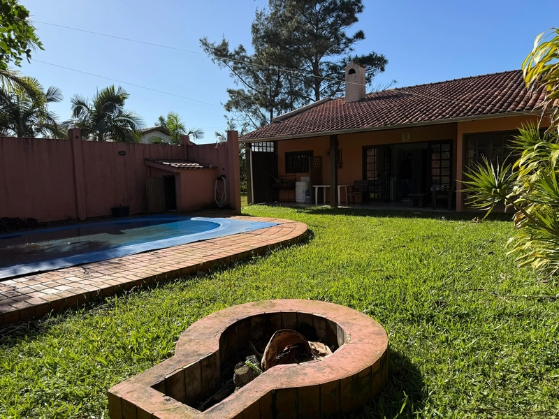 Oportunidade á venda– Casa com piscina e pátio amplo!: 4ª foto da galeria de imagens do imóvel