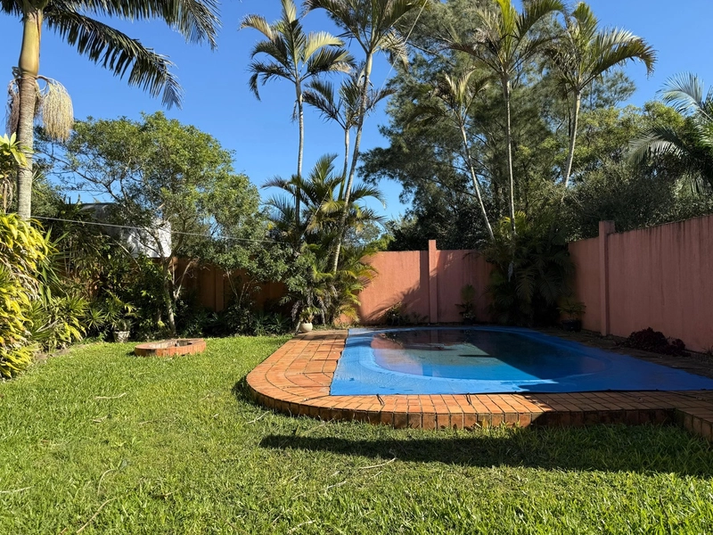 Oportunidade á venda– Casa com piscina e pátio amplo!: 3ª foto da galeria de imagens do imóvel