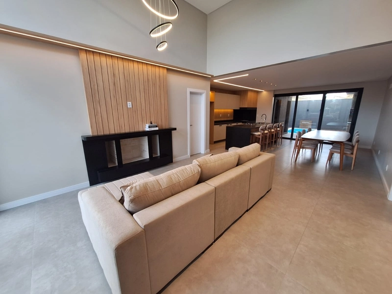 Oportunidade! Casa Charmosa com Localização Privilegiada: 2ª foto da galeria de imagens do imóvel