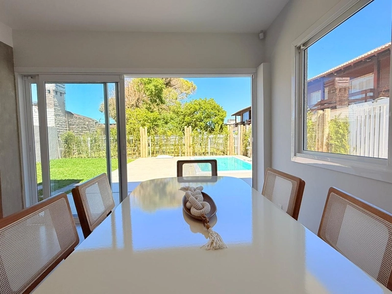Linda Casa Moderna á Venda, com Duas Suítes e Próximo ao Mar!: 12ª foto da galeria de imagens do imóvel