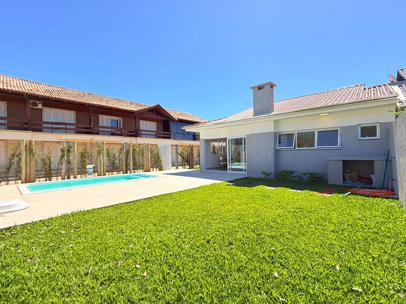 Linda Casa Moderna á Venda, com Duas Suítes e Próximo ao Mar!: 5ª foto da galeria de imagens do imóvel