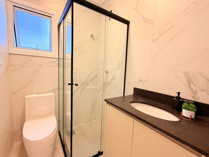 Linda Casa Moderna á Venda, com Duas Suítes e Próximo ao Mar!: 18ª foto da galeria de imagens do imóvel