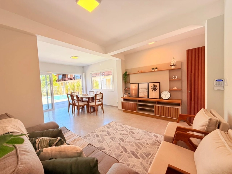 Linda Casa Moderna á Venda, com Duas Suítes e Próximo ao Mar!: 7ª foto da galeria de imagens do imóvel