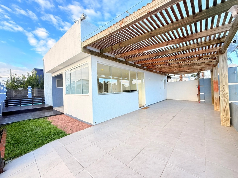 Casa Charmosa em Xangri-Lá, com Piscina e 2 Quartos Amplos!: 1ª foto da galeria de imagens do imóvel