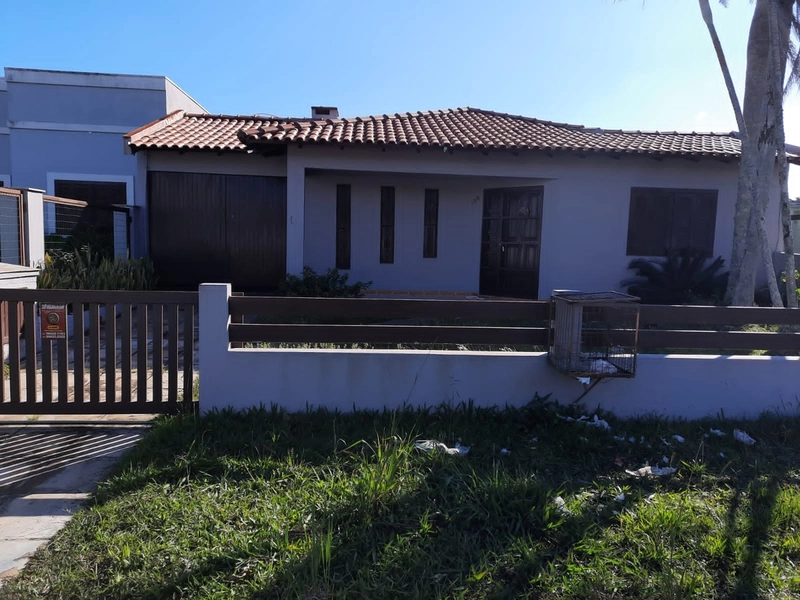 Casa 3 dormitórios em Atlantida: 1ª foto da galeria de imagens do imóvel