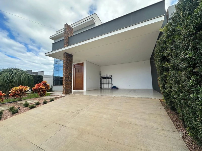 Sobrado à Venda Passo de Torres/SC: 2ª foto da galeria de imagens do imóvel