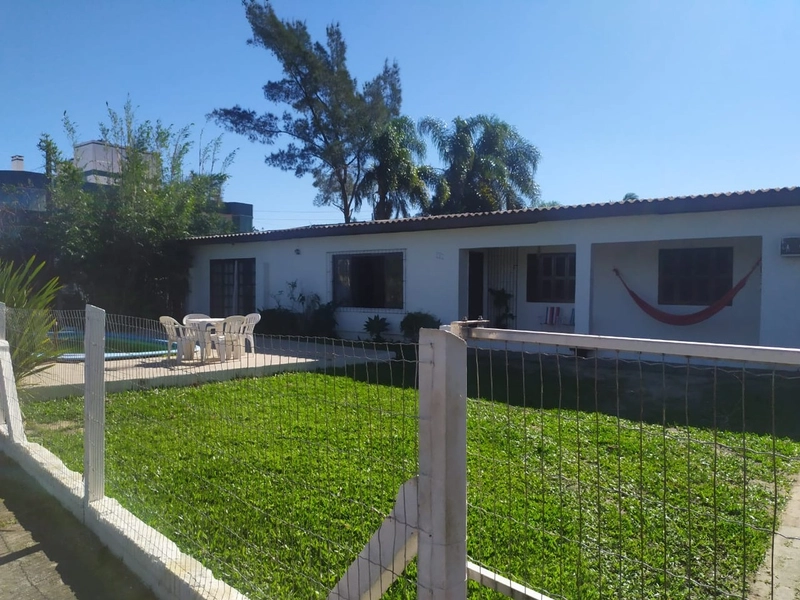 Casa em frente a Lagoa do Violão: 1ª foto da galeria de imagens do imóvel