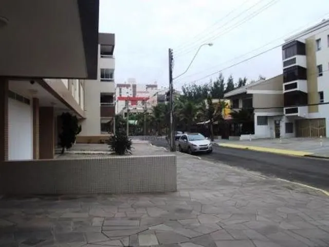 Junto a praça Flavio Boianoviski e a 01 quadra do Mar!: 3ª foto da galeria de imagens do imóvel