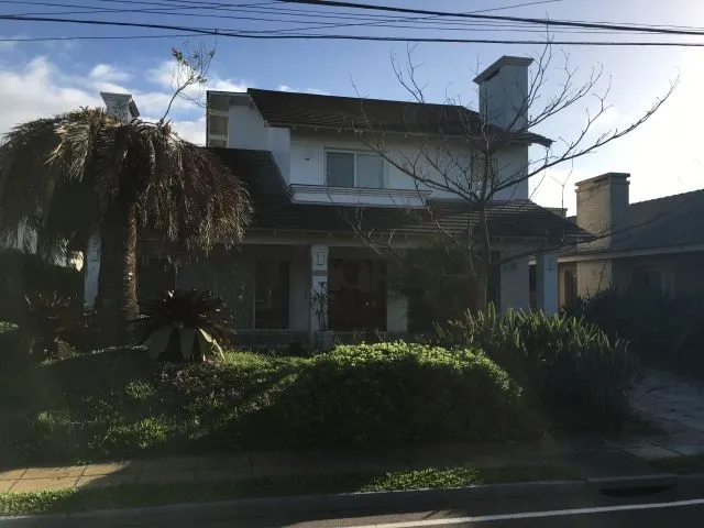 Excelente sobrado com 4 dormitórios!!