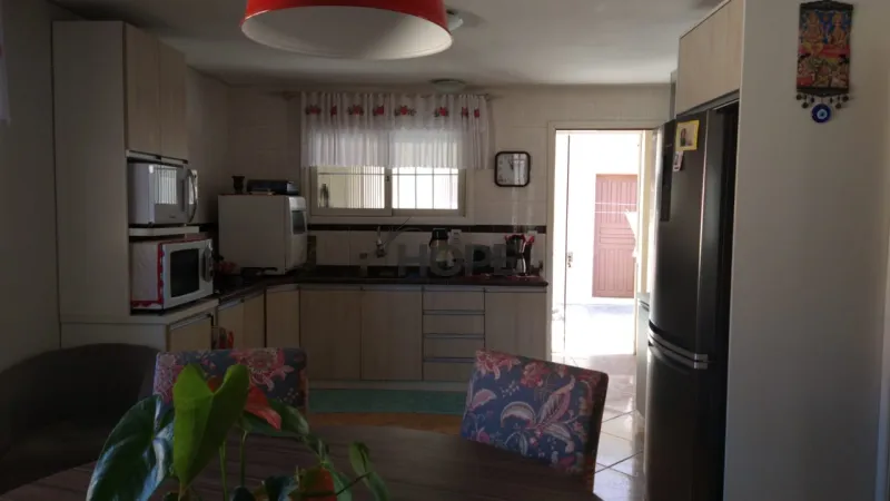 EXCELENTE CASA COMPOSTA POR 3 DORMITÓRIOS NA ZONA NOVA EM CAPÃO!: 4ª foto da galeria de imagens do imóvel