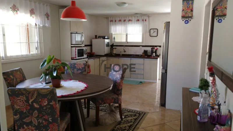 EXCELENTE CASA COMPOSTA POR 3 DORMITÓRIOS NA ZONA NOVA EM CAPÃO!: 3ª foto da galeria de imagens do imóvel