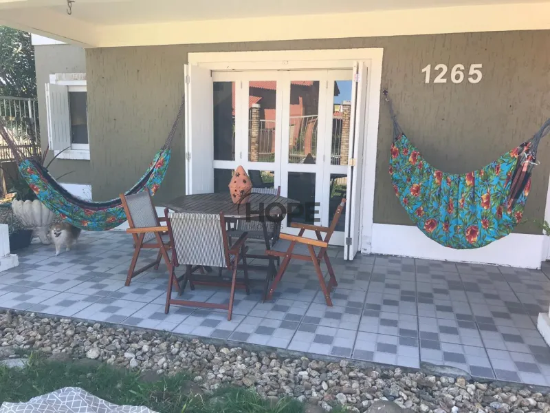 LINDA CASA BEM LOCALIZADA COM PISCINA!: 2ª foto da galeria de imagens do imóvel