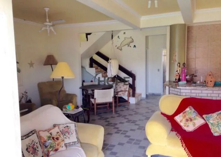 LINDA CASA BEM LOCALIZADA COM PISCINA!: 3ª foto da galeria de imagens do imóvel