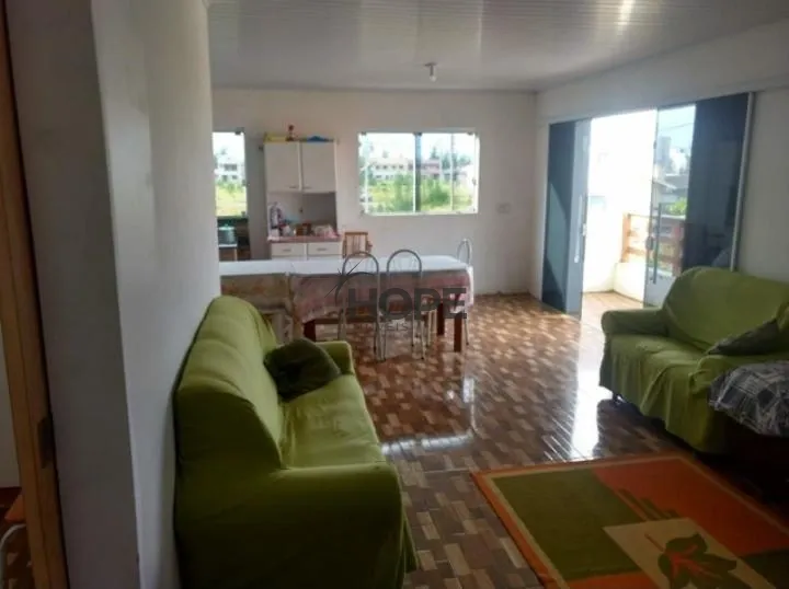 CASA COMPOSTA POR 5 QUARTOS EM CAPÃO DA CANOA!