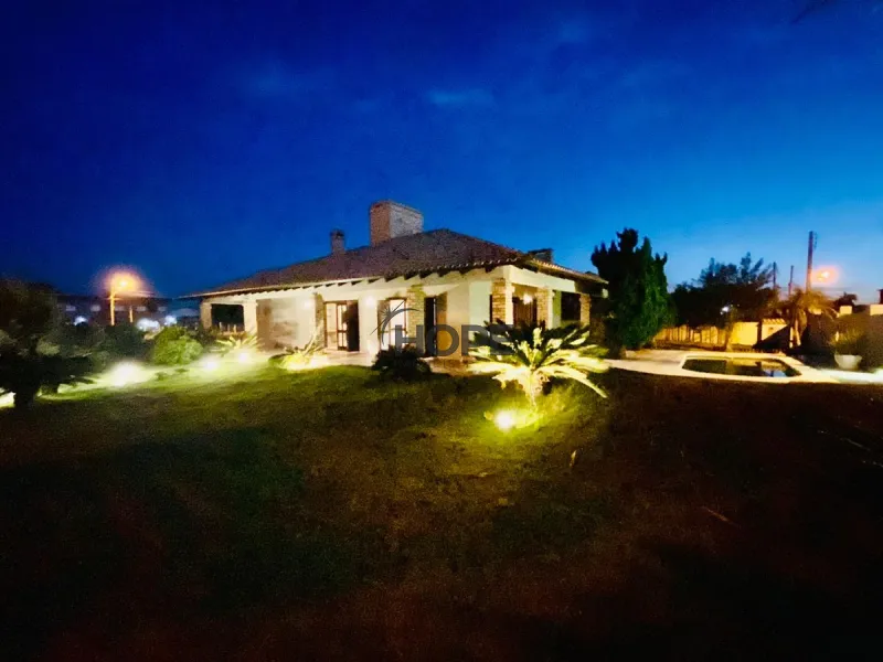 CASA À 2 QUADRAS DO MAR EM CAPÃO DA CANOA!: 4ª foto da galeria de imagens do imóvel