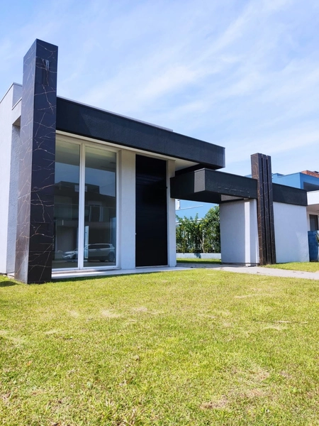 LINDA CASA COMPOSTA POR 2 SUÍTES NO CONDOMÍNIO DUBAI RESORT EM CAPÃO!