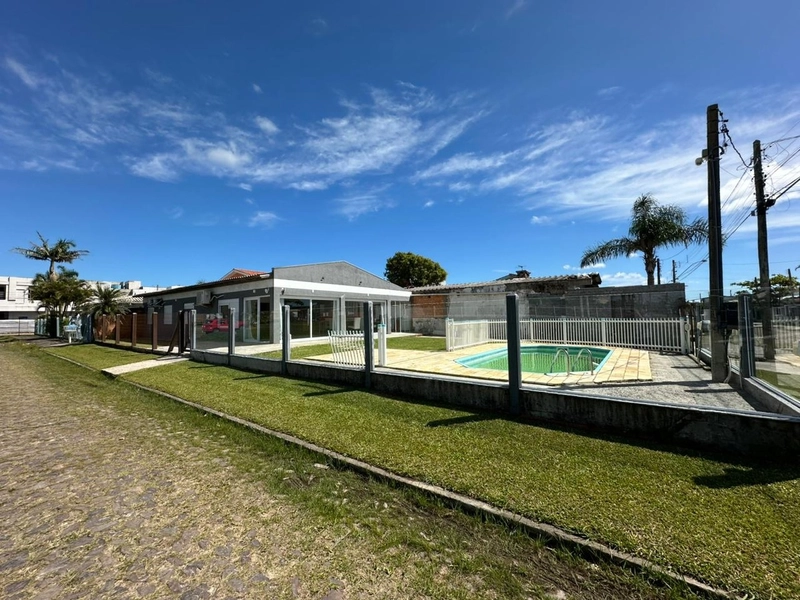 CASA COM 4 DORMITÓRIOS A VENDA EM XANGRI-LA: 3ª foto da galeria de imagens do imóvel