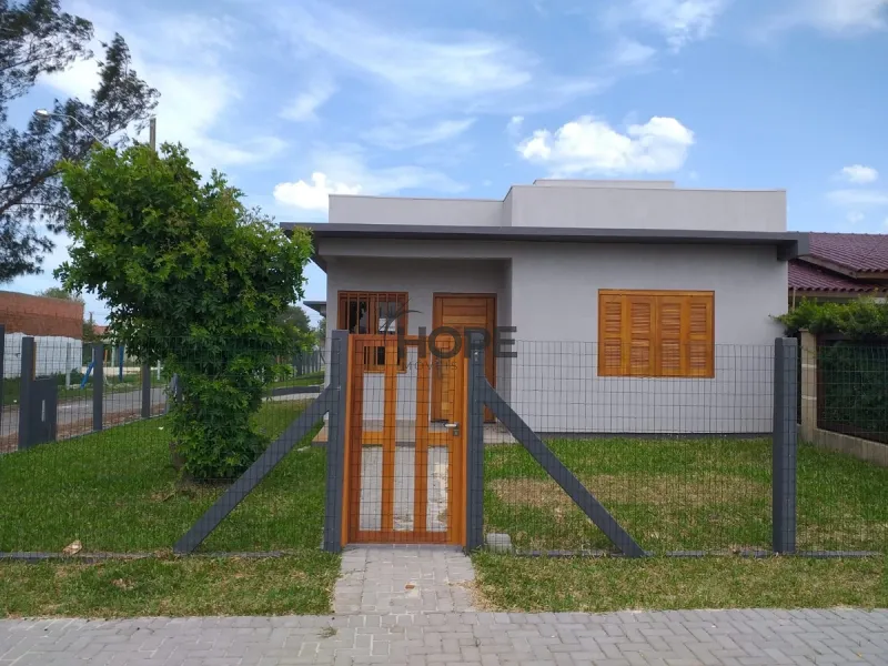 Casa com dois dormitórios, sendo um suíte em bairro de Xangri-lá: 2ª foto da galeria de imagens do imóvel