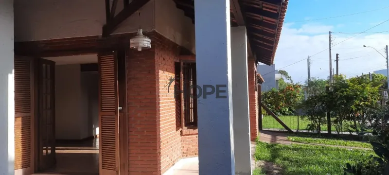 Casa à venda com 2 dormitórios no Centro de Xangri-lá: 1ª foto da galeria de imagens do imóvel