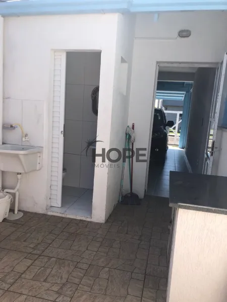 Casa a Venda com piscina: 6ª foto da galeria de imagens do imóvel