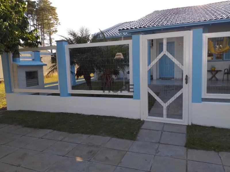 Casa a Venda com piscina: 2ª foto da galeria de imagens do imóvel