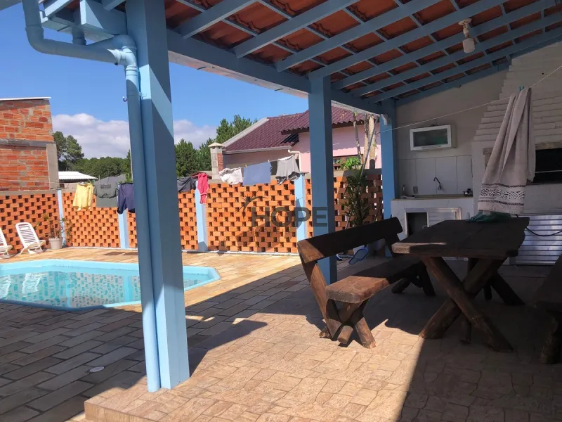 Casa a Venda com piscina: 3ª foto da galeria de imagens do imóvel