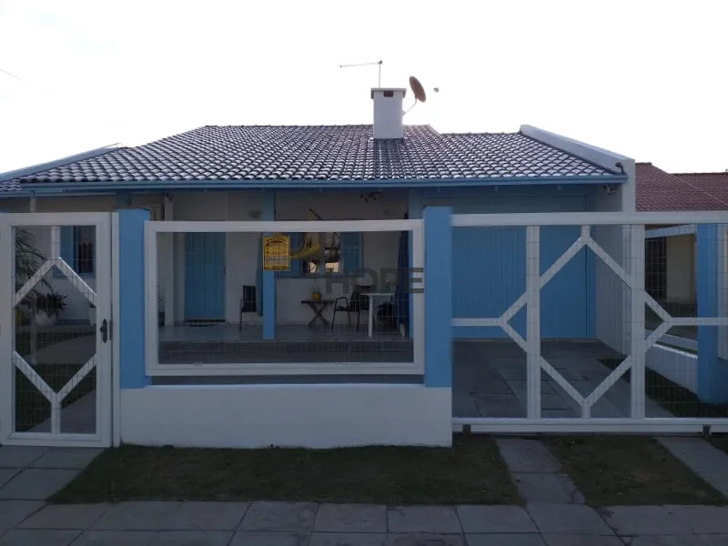 Casa a Venda com piscina: 1ª foto da galeria de imagens do imóvel