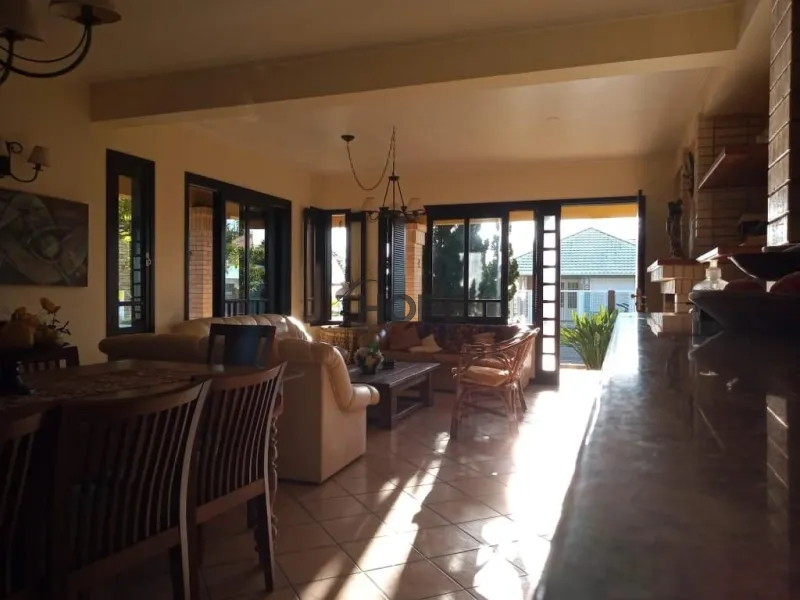 Sobrado com 4 dormitórios em bairro de Capão da Canoa: 4ª foto da galeria de imagens do imóvel