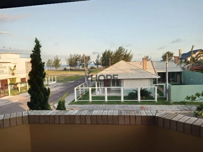 Sobrado com 4 dormitórios em bairro de Capão da Canoa: 14ª foto da galeria de imagens do imóvel