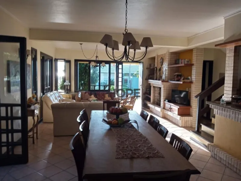 Sobrado com 4 dormitórios em bairro de Capão da Canoa: 13ª foto da galeria de imagens do imóvel