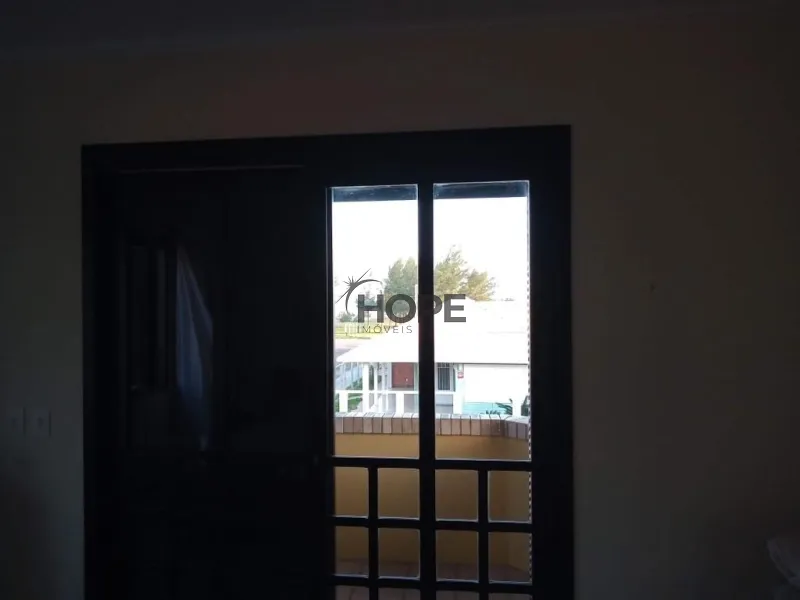 Sobrado com 4 dormitórios em bairro de Capão da Canoa: 2ª foto da galeria de imagens do imóvel