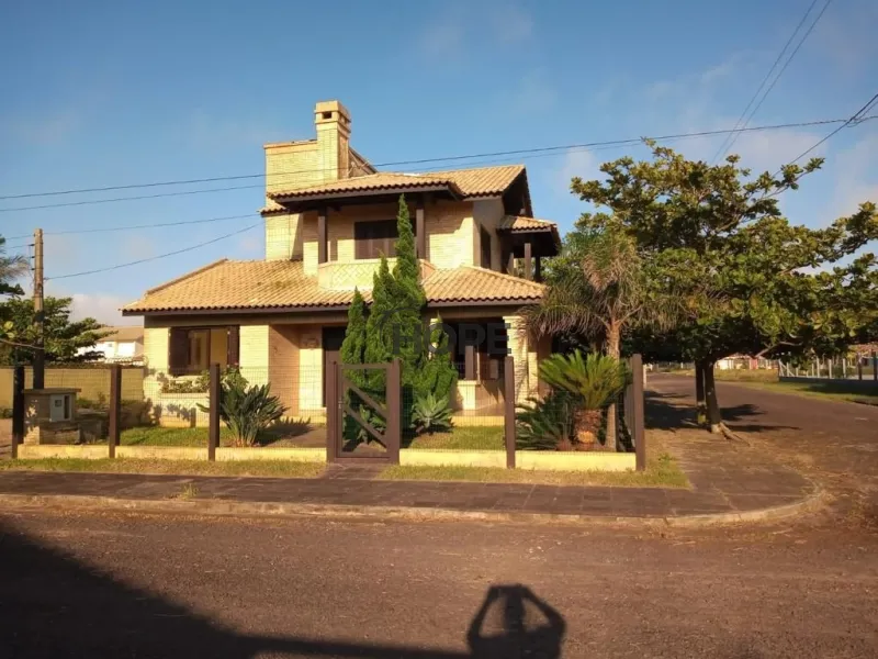 Sobrado com 4 dormitórios em bairro de Capão da Canoa: 24ª foto da galeria de imagens do imóvel