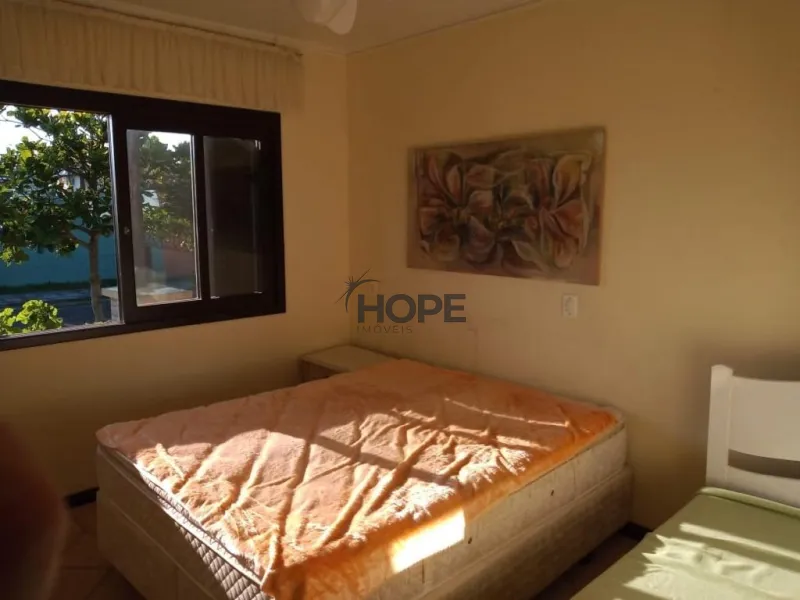 Sobrado com 4 dormitórios em bairro de Capão da Canoa: 3ª foto da galeria de imagens do imóvel