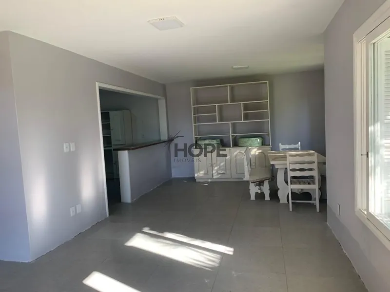 Casa com quatro dormitórios em bairro de Capão da Canoa: 3ª foto da galeria de imagens do imóvel