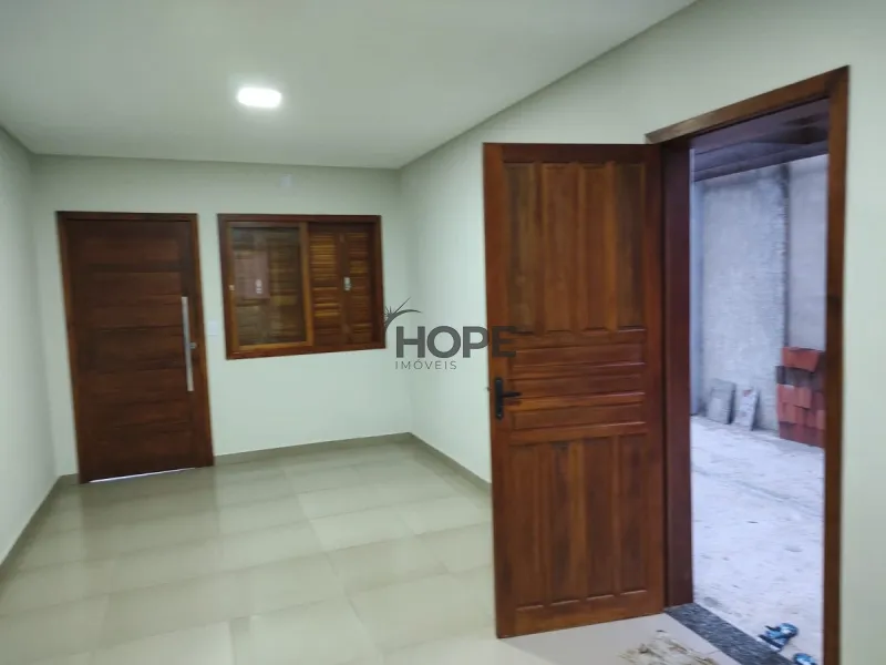 Casa com 2 dormitórios, sendo um suíte em bairro de Capão da Canoa: 2ª foto da galeria de imagens do imóvel