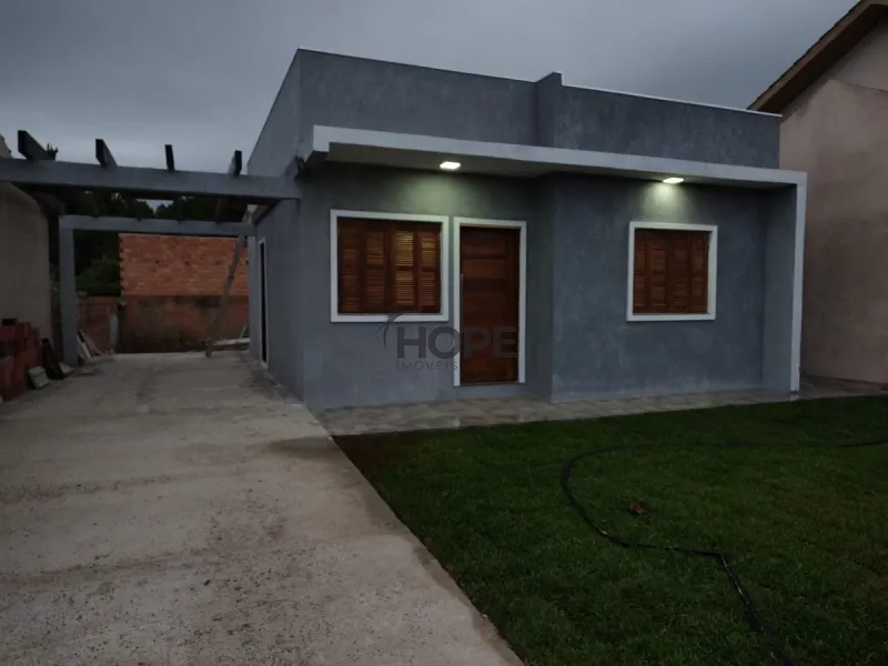 Casa com 2 dormitórios, sendo um suíte em bairro de Capão da Canoa: 1ª foto da galeria de imagens do imóvel