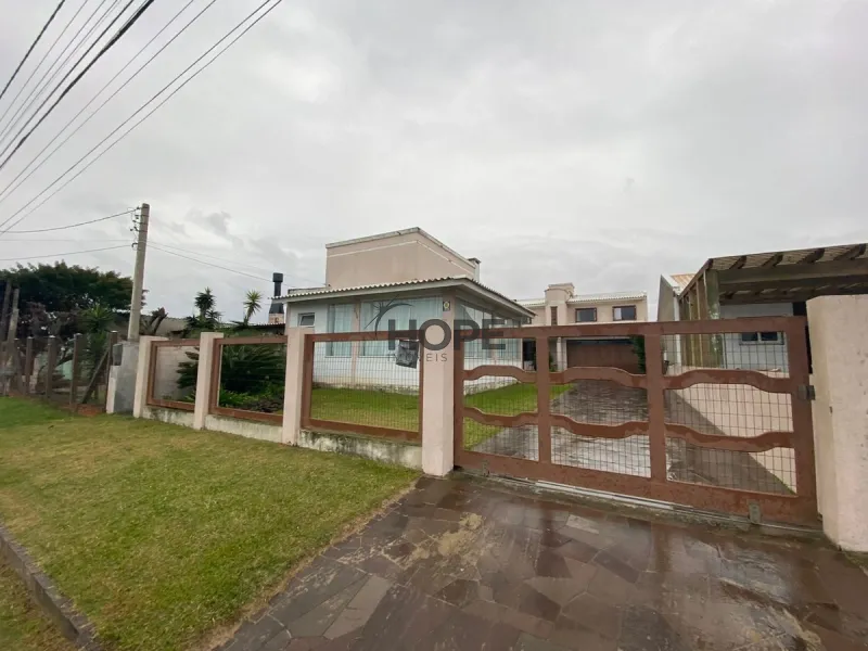 Casa com 4 dormitórios em Capão da Canoa
