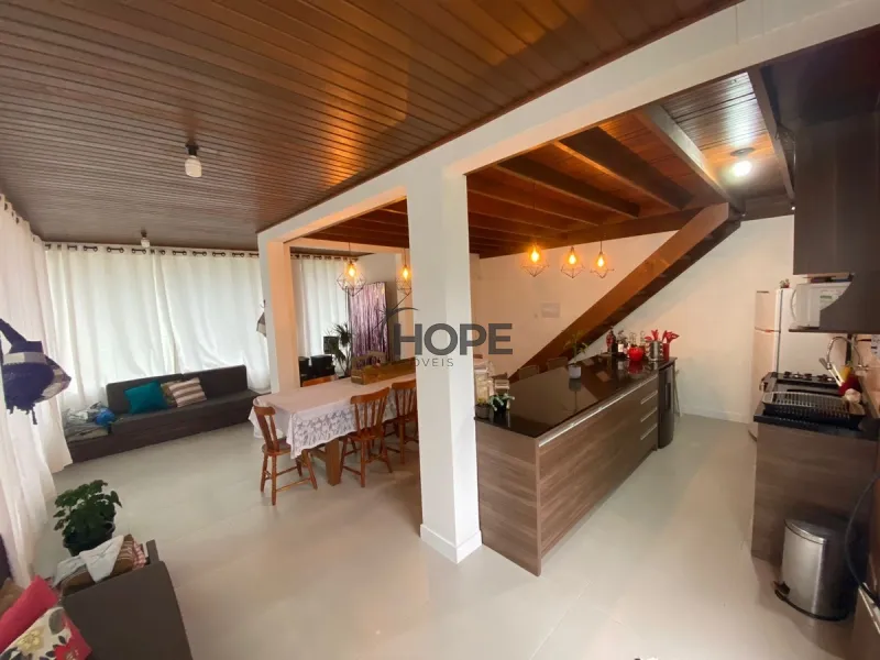 Casa com 4 dormitórios em Capão da Canoa: 3ª foto da galeria de imagens do imóvel