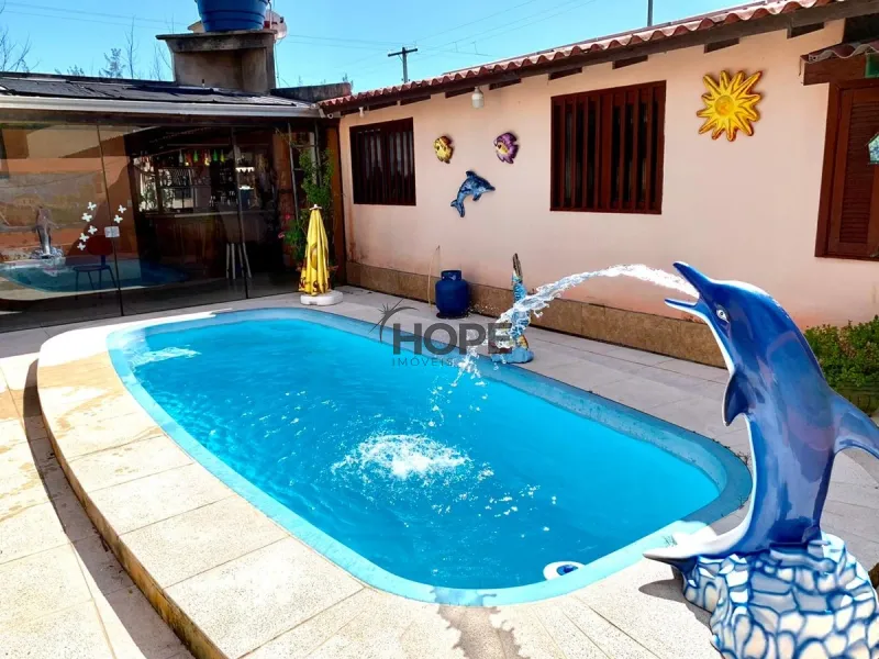Casa ampla com piscina em Capão da Canoa: 1ª foto da galeria de imagens do imóvel