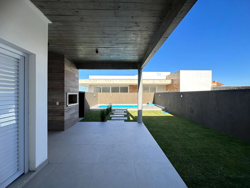 Sobrado com 4 dormitórios, sendo 3 suítes em Capão da Canoa: 12ª foto da galeria de imagens do imóvel