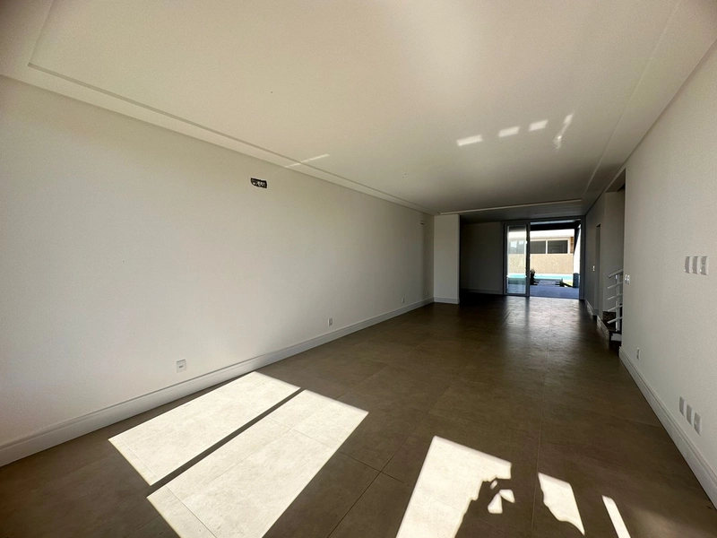 Sobrado com 4 dormitórios, sendo 3 suítes em Capão da Canoa: 5ª foto da galeria de imagens do imóvel