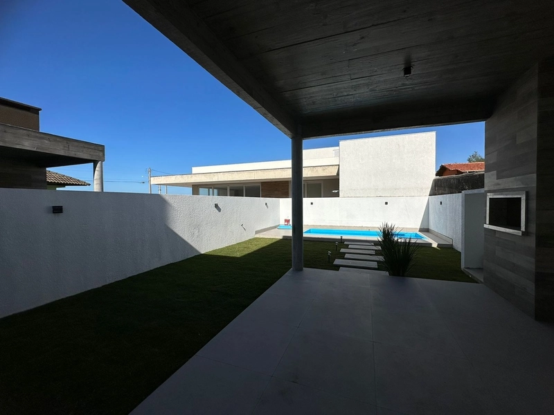 Sobrado com 4 dormitórios, sendo 3 suítes em Capão da Canoa: 19ª foto da galeria de imagens do imóvel