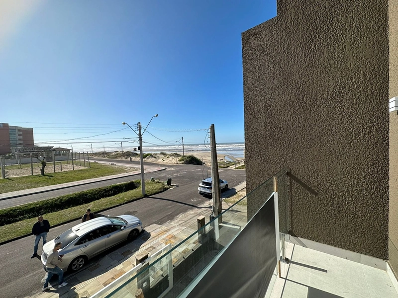 Sobrado com 4 dormitórios, sendo 3 suítes em Capão da Canoa: 18ª foto da galeria de imagens do imóvel