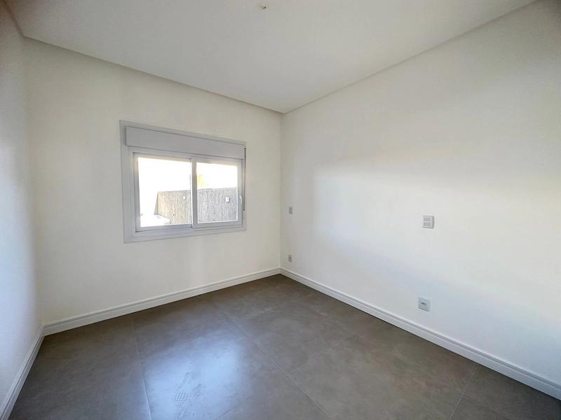 Sobrado com 4 dormitórios, sendo 3 suítes em Capão da Canoa: 8ª foto da galeria de imagens do imóvel