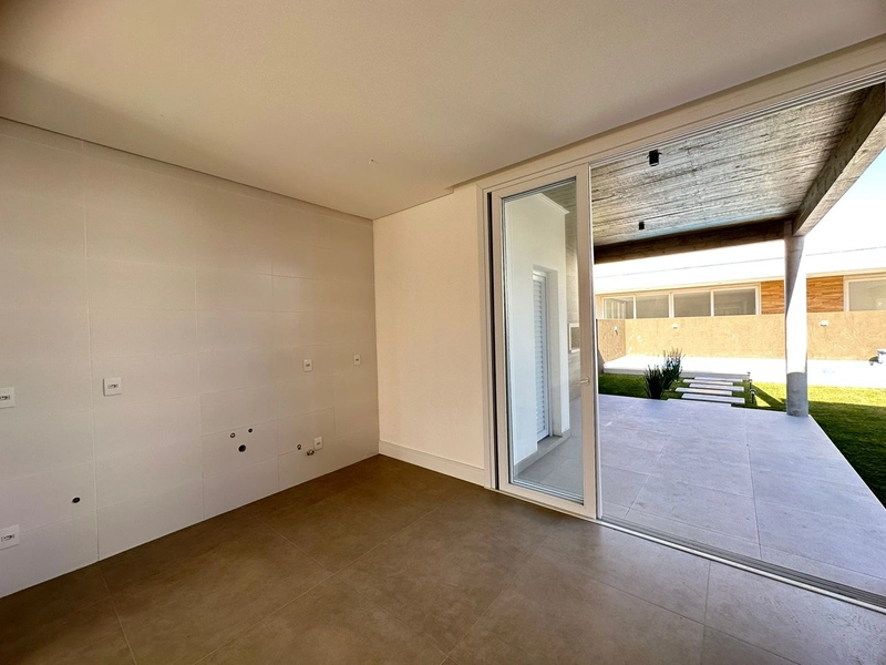 Sobrado com 4 dormitórios, sendo 3 suítes em Capão da Canoa: 11ª foto da galeria de imagens do imóvel