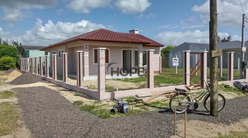 casa 3 dormitórios, sendo um súite em bairro de Capão da Canoa