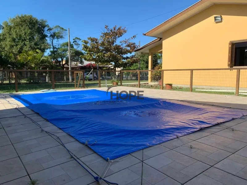 Casa com 3 dormitórios, sendo uma suíte em bairro de Capão da Canoa: 2ª foto da galeria de imagens do imóvel