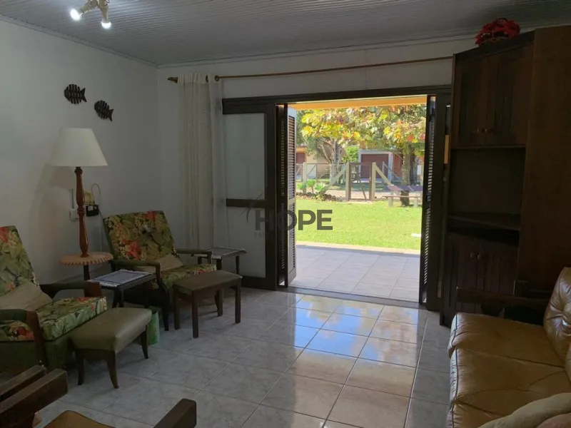 Casa com 3 dormitórios, sendo uma suíte em bairro de Capão da Canoa: 3ª foto da galeria de imagens do imóvel