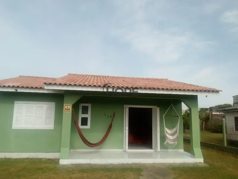 Casa com 2 dormitórios em Capão da Canoa: 1ª foto da galeria de imagens do imóvel